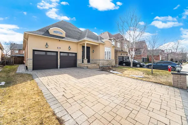 29 Fontainebleu RD, Brampton, ON L6P 1Z1