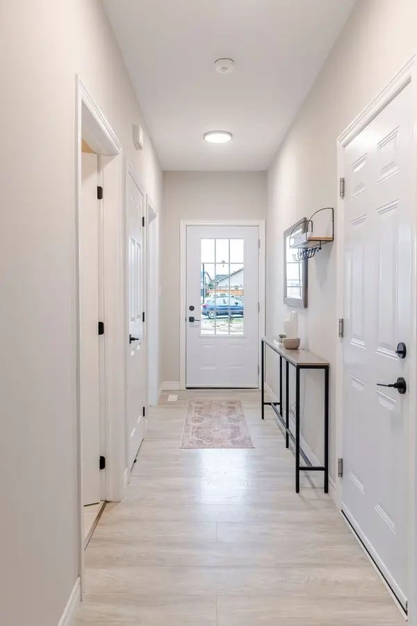 27 Dayton CT, Prince Edward County, ON K0K 2T0