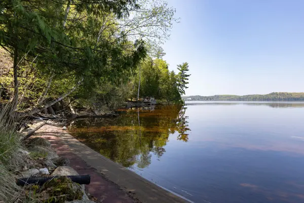 200 Edgemere RD, Huntsville, ON P0B 1L0