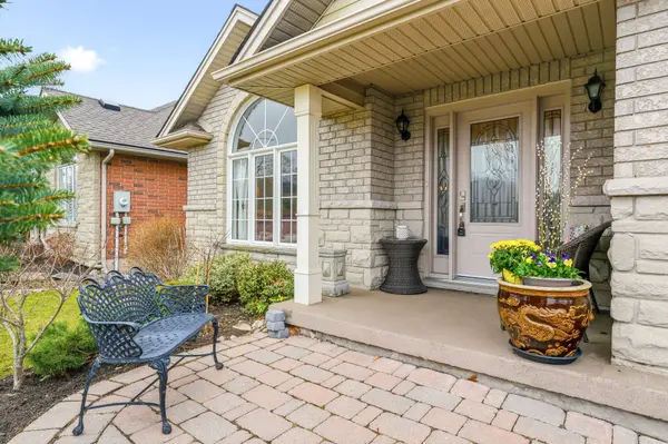 542 Jerseyville RD W, Hamilton, ON L9G 3L5