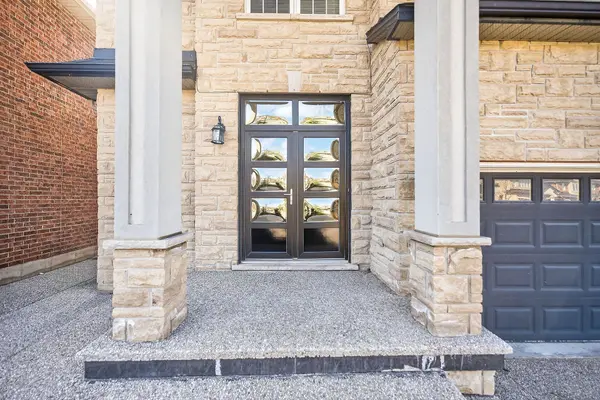 182 Irwin AVE, Hamilton, ON L8K 0G2