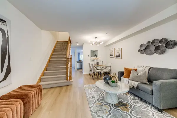 67 Golden Iris CRES, Hamilton, ON L8B 0R6