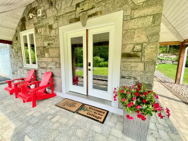 1579 Golden Beach RD, Bracebridge, ON P1L 1W8