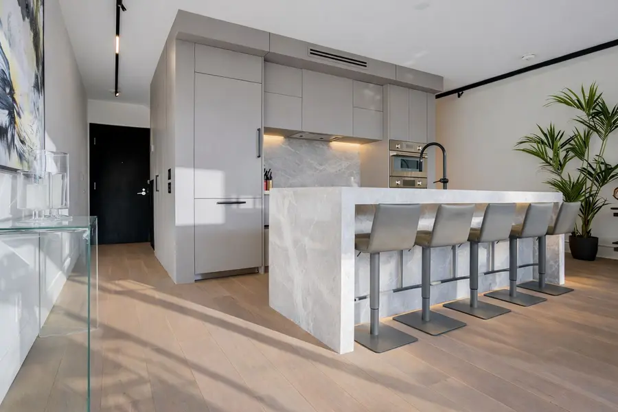 75 Portland ST #704, Toronto C01, ON M5V 2M9