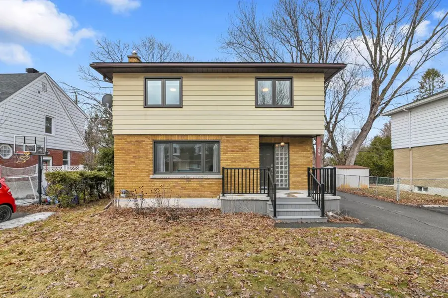 1206 Checkers RD, Belair Park - Copeland Park And Area, ON K2C 2S7