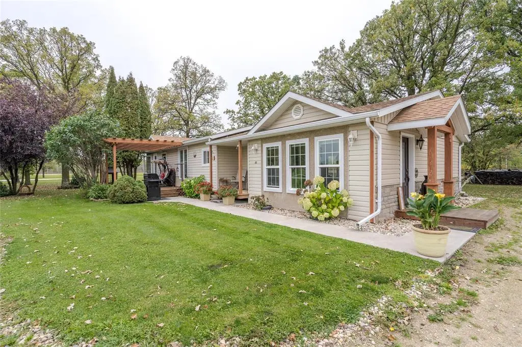 51 Franklin ST, Roseau River, MB R0A 1P0