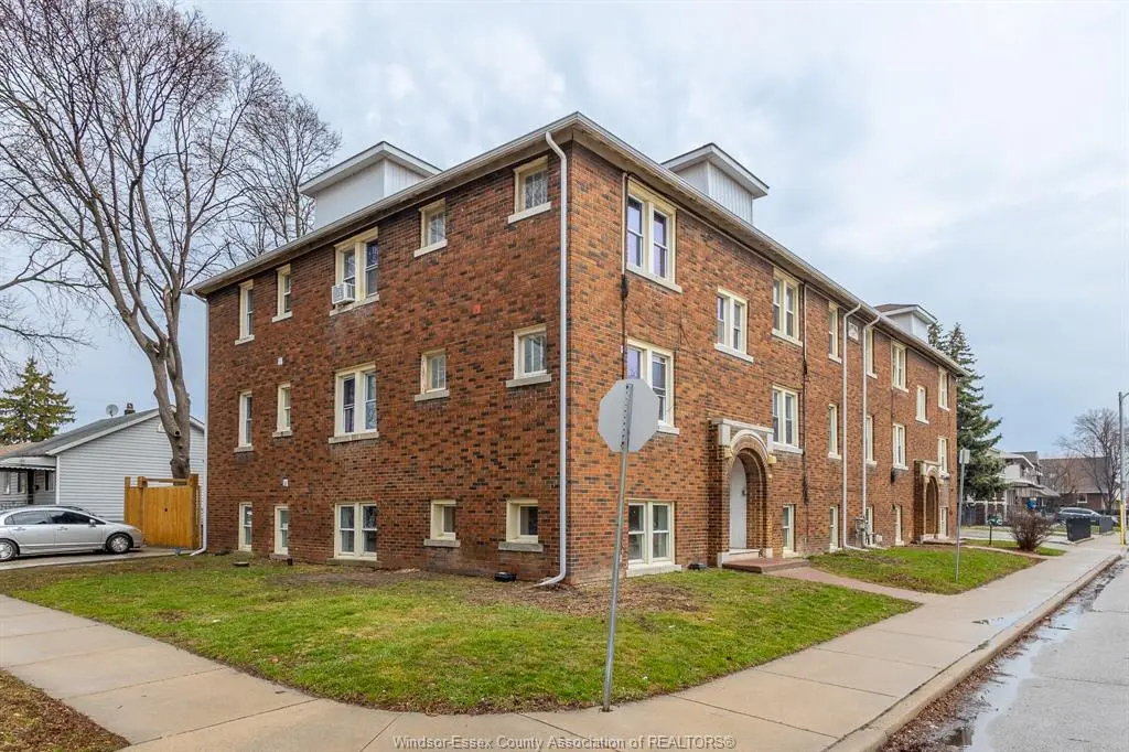 706 ELLIOTT End #5A, Windsor, ON N9A 3S4