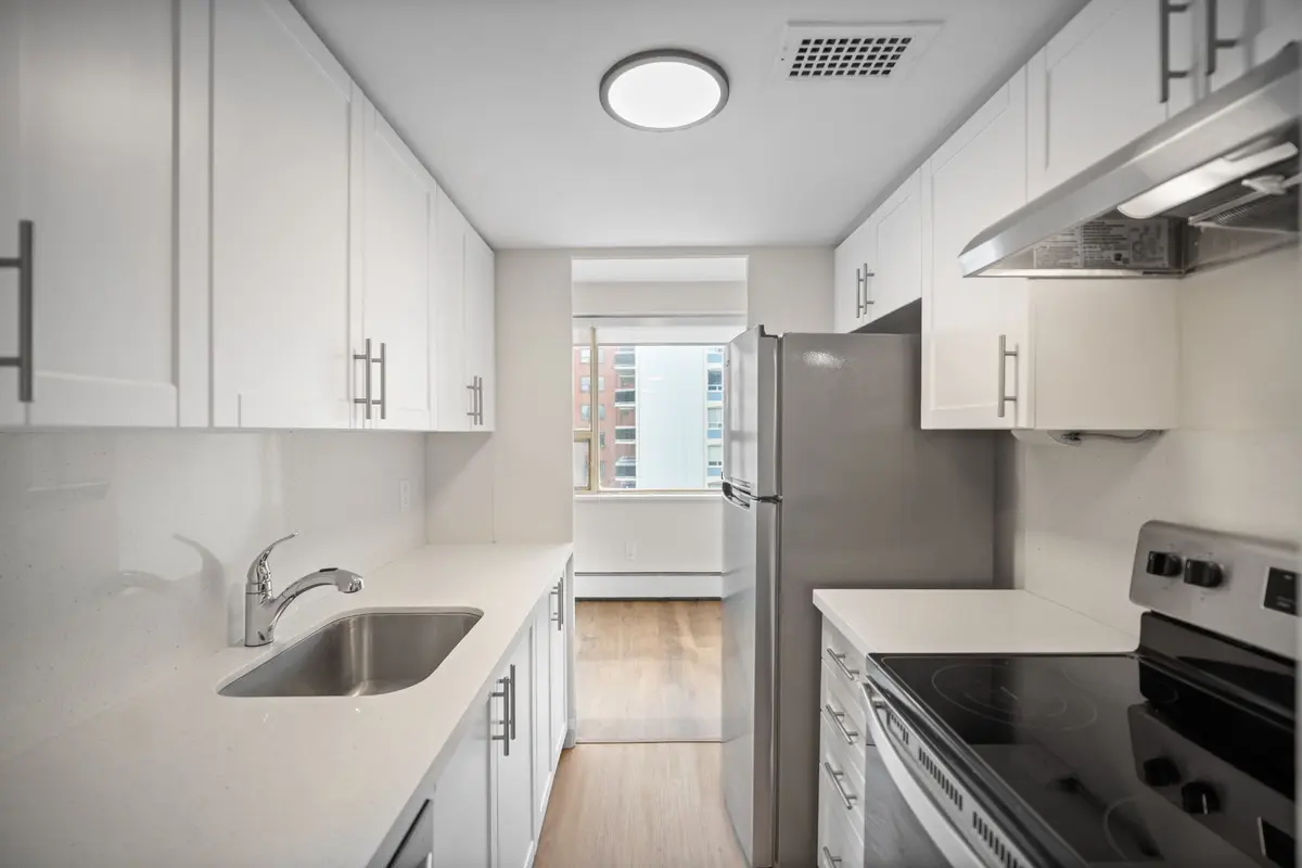 250 St Clair AVE W #303, Toronto C02, ON M4V 1R6