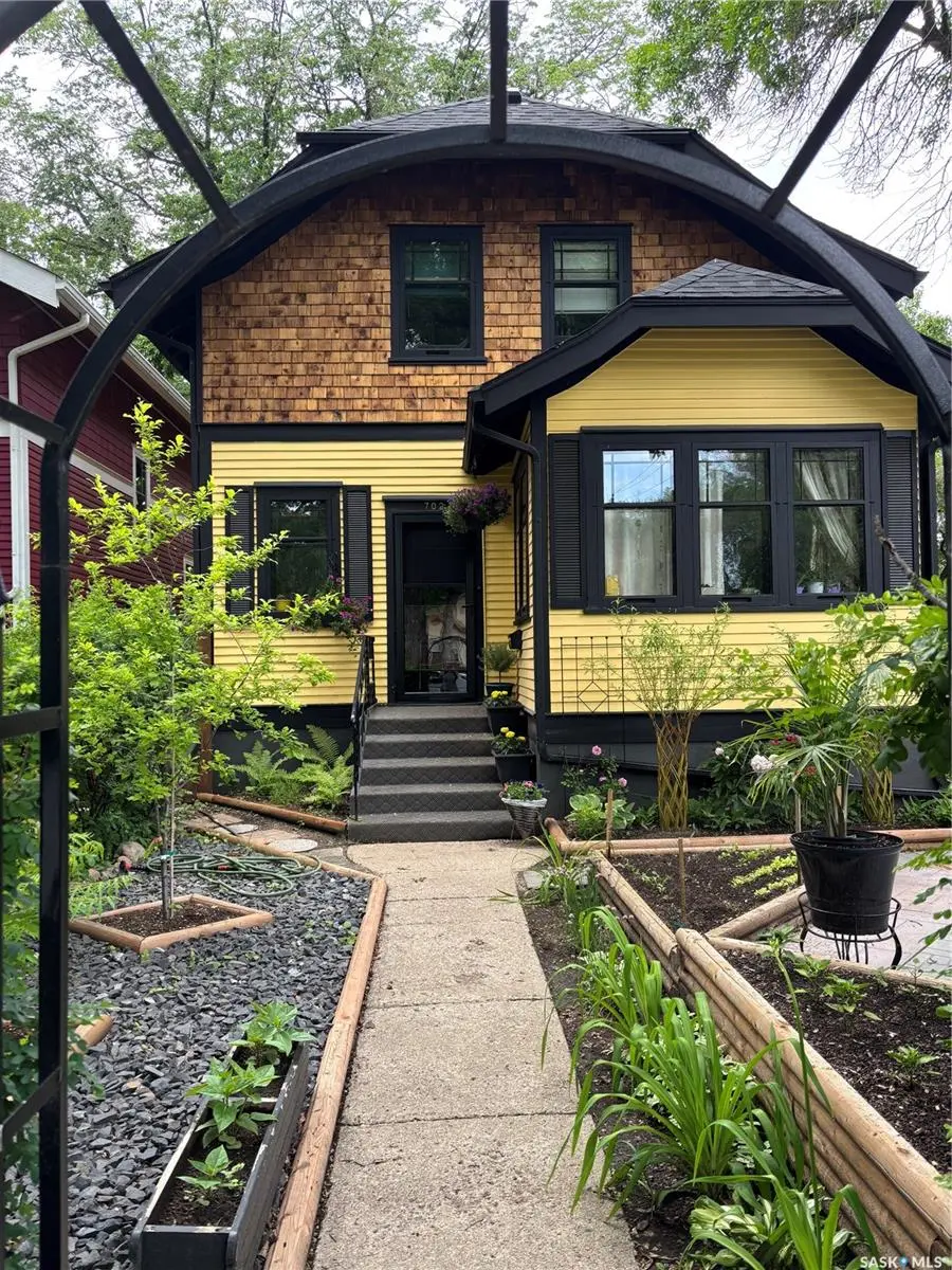 702 Lansdowne AVENUE, Saskatoon, SK S7N 1E5