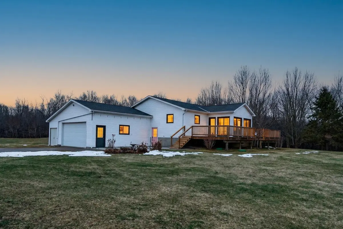 300 Hubbs Creek RD, Prince Edward County, ON K0K 3L0