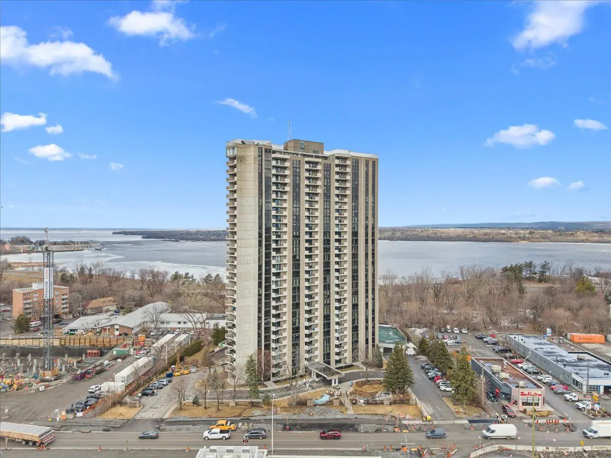 1025 Richmond RD #204, Woodroffe, ON K2B 8G8