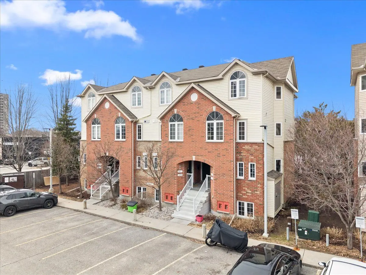 57 Steele Park Private, Cyrville - Carson Grove - Pineview, ON K1J 0J2