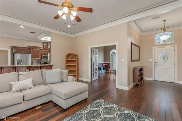 304 Dogwood South Lane, Haughton, LA 71037