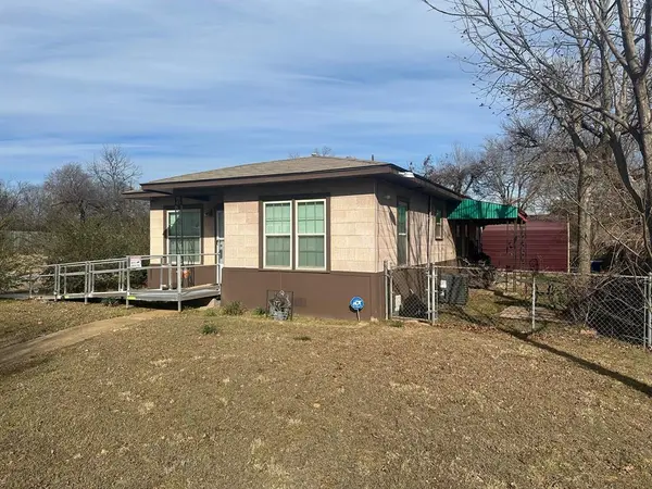 631 W Walker Street, Denison, TX 75020