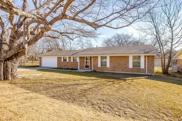 2404 Skyline Drive, Sansom Park, TX 76114