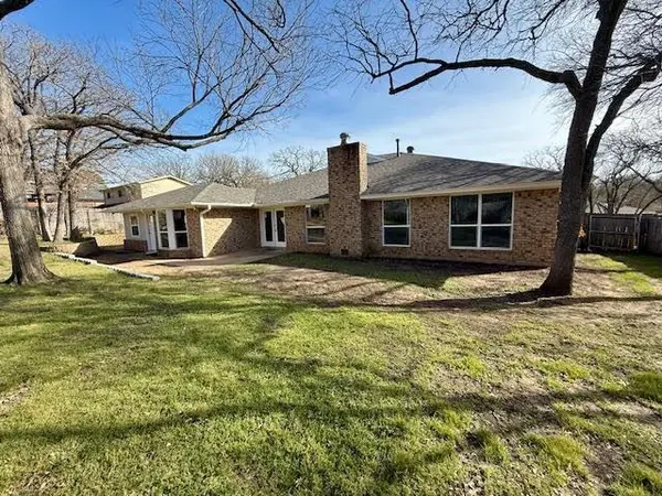 2805 Burlwood Drive, Dalworthington Gardens, TX 76016