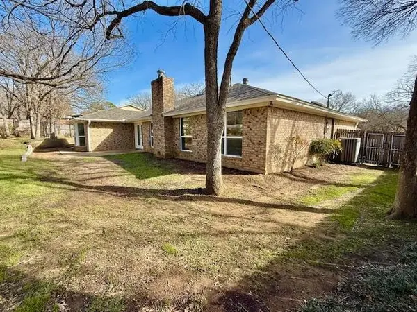 2805 Burlwood Drive, Dalworthington Gardens, TX 76016