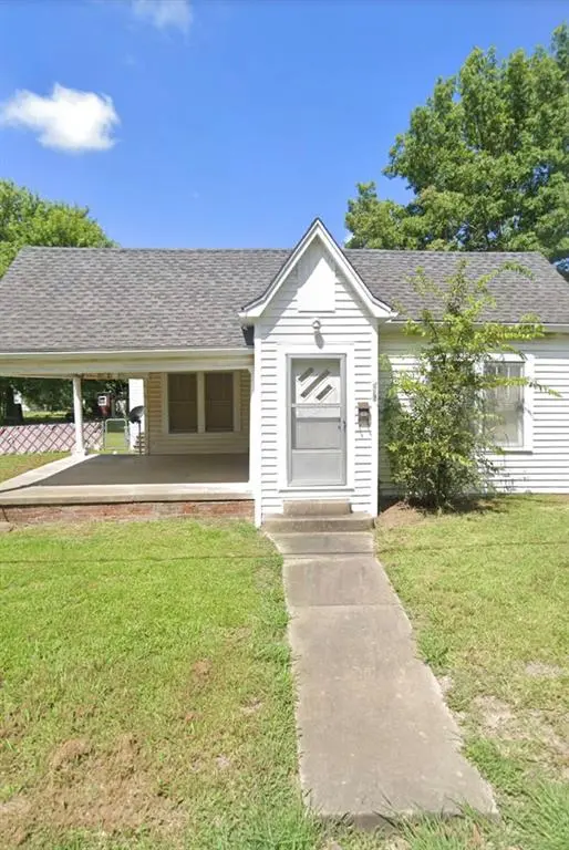 206 N Short Street, Clarksville, TX 75426