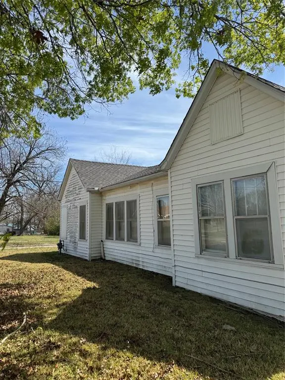 206 N Short Street, Clarksville, TX 75426