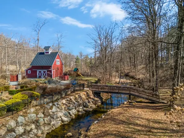 34 Water St, Tewksbury Twp., NJ 08833