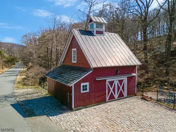 34 Water St, Tewksbury Twp., NJ 08833