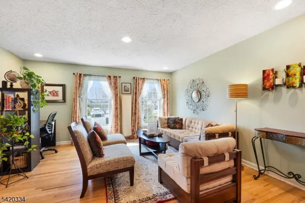 54 Wexford Dr, Mendham Boro, NJ 07945