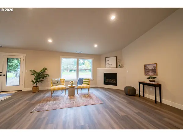 950 6TH ST, Lyons, OR 97358