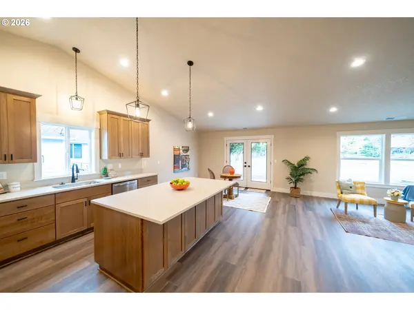 950 6TH ST, Lyons, OR 97358