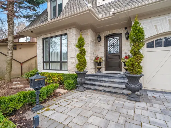 18 Brookfield RD, Toronto C12, ON M2P 1A9