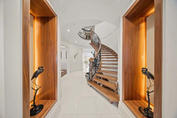 18 Brookfield RD, Toronto C12, ON M2P 1A9