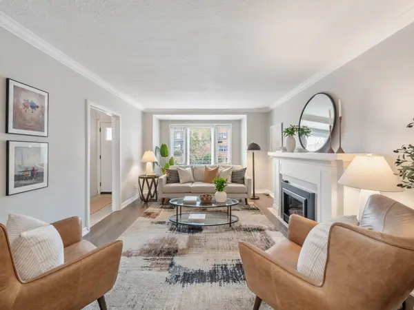 8 Glenvale BLVD, Toronto C11, ON M4G 2V1