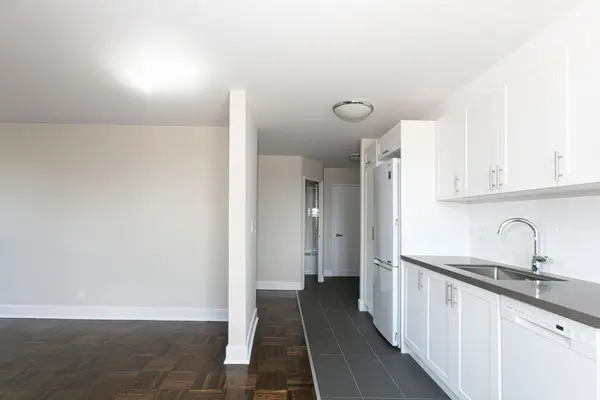 990 Avenue RD #401, Toronto C03, ON M5P 2K8