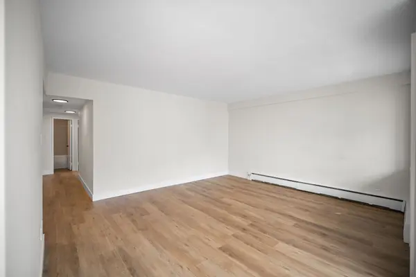 250 St Clair AVE W #303, Toronto C02, ON M4V 1R6