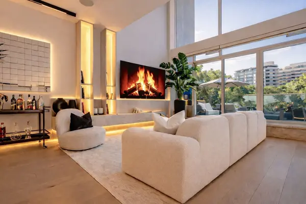 75 Portland ST #704, Toronto C01, ON M5V 2M9