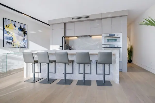 75 Portland ST #704, Toronto C01, ON M5V 2M9