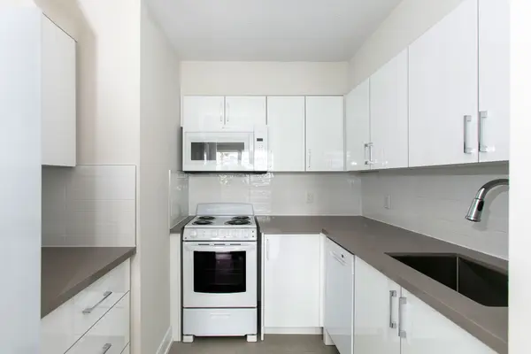 33 Isabella ST #610, Toronto C08, ON M4Y 2P7