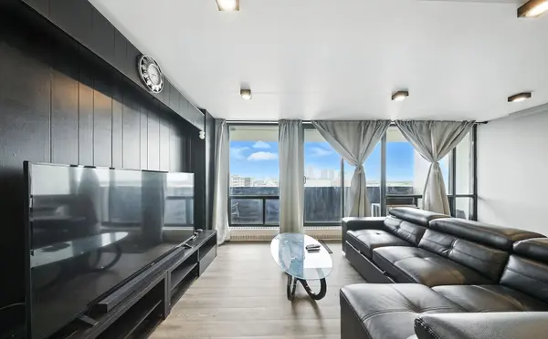 2 Glamorgan AVE #1212, Toronto E04, ON M1P 2M8