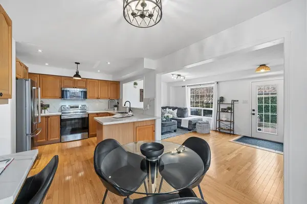 886 Audley RD S, Ajax, ON L1Z 1M4