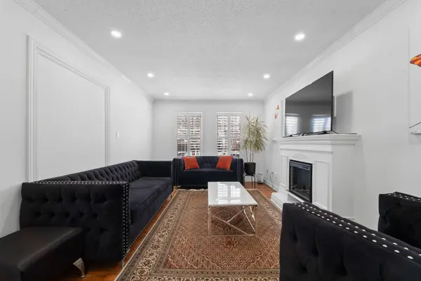 11 Rosebank BLVD, East Gwillimbury, ON L9N 1C8