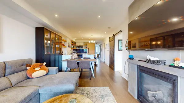 6 Anchorage CRES #203, Collingwood, ON L9Y 0Y6