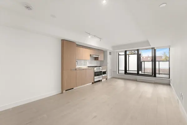 160 Kingsway CRES #219, Toronto W08, ON M8X 0B5