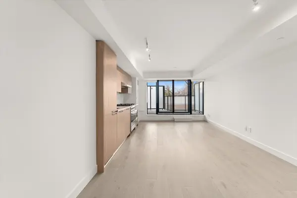 160 Kingsway CRES #219, Toronto W08, ON M8X 0B5