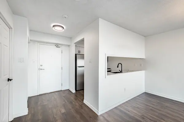 12 Laurelcrest ST #409, Brampton, ON L6S 5Y4