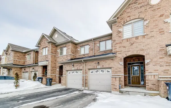 30 Davenfield CIR, Brampton, ON L6P 4M2