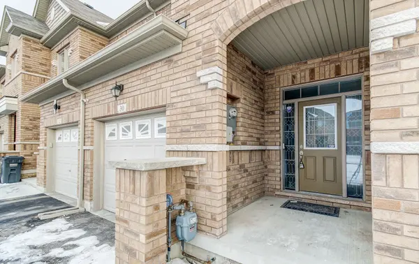 30 Davenfield CIR, Brampton, ON L6P 4M2