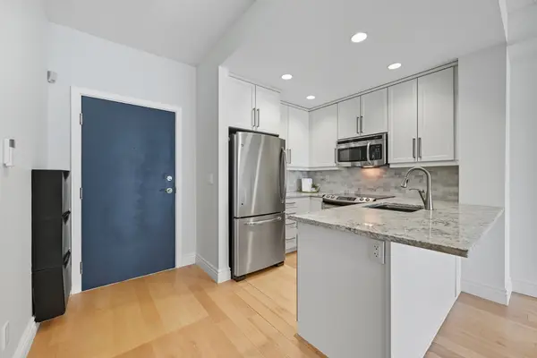 551 Maple AVE #1407, Burlington, ON L7S 1M7