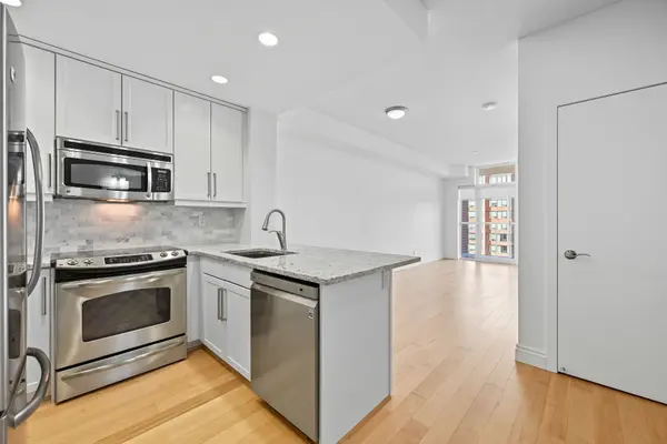 551 Maple AVE #1407, Burlington, ON L7S 1M7