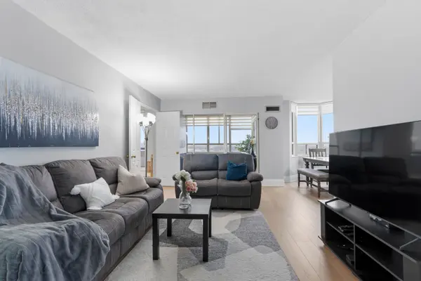 100 County Court BLVD #1808, Brampton, ON L6W 3X1