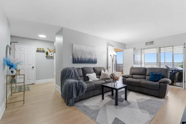 100 County Court BLVD #1808, Brampton, ON L6W 3X1