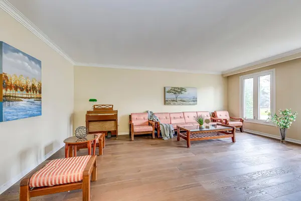 2591 Robin DR, Mississauga, ON L5K 2G2